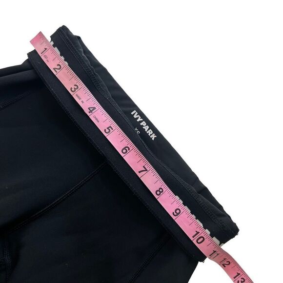 IVY PARK LOW RISE SCULPTURED CAPRI LEGGING - Picture 8 of 10